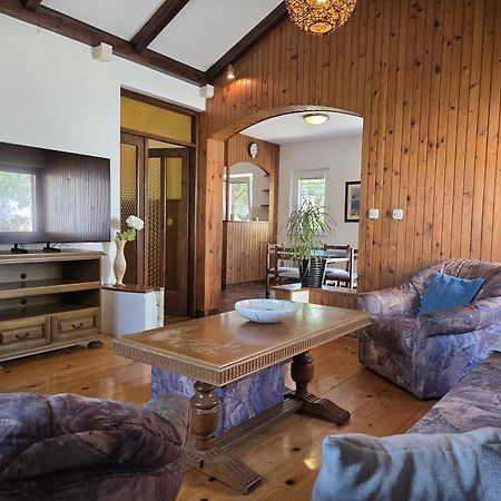 Apartments Jelena Supetar - Four Apartments - A Small House With A Private Yard - Two-Room Apartment With A Sea View - Studio Apartment - Two-Room Apartment With Garden View- Free Parking Ngoại thất bức ảnh