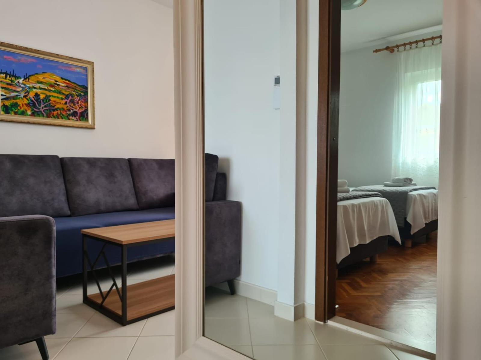 Apartments Jelena Supetar - Four Apartments - A Small House With A Private Yard - Two-Room Apartment With A Sea View - Studio Apartment - Two-Room Apartment With Garden View- Free Parking Ngoại thất bức ảnh