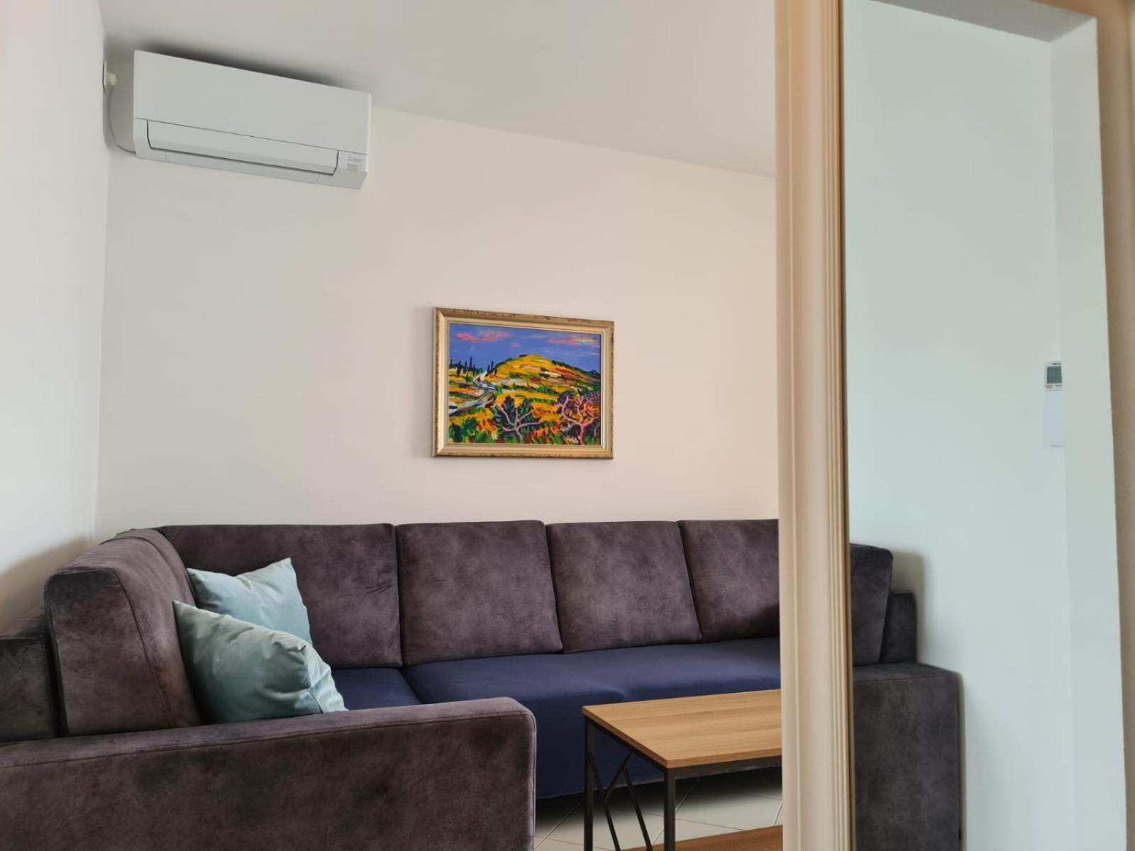 Apartments Jelena Supetar - Four Apartments - A Small House With A Private Yard - Two-Room Apartment With A Sea View - Studio Apartment - Two-Room Apartment With Garden View- Free Parking Ngoại thất bức ảnh