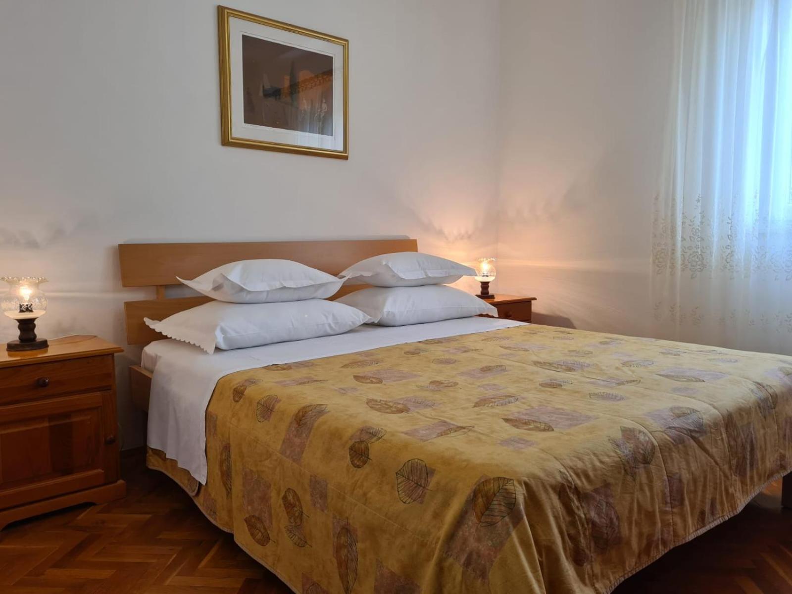 Apartments Jelena Supetar - Four Apartments - A Small House With A Private Yard - Two-Room Apartment With A Sea View - Studio Apartment - Two-Room Apartment With Garden View- Free Parking Ngoại thất bức ảnh