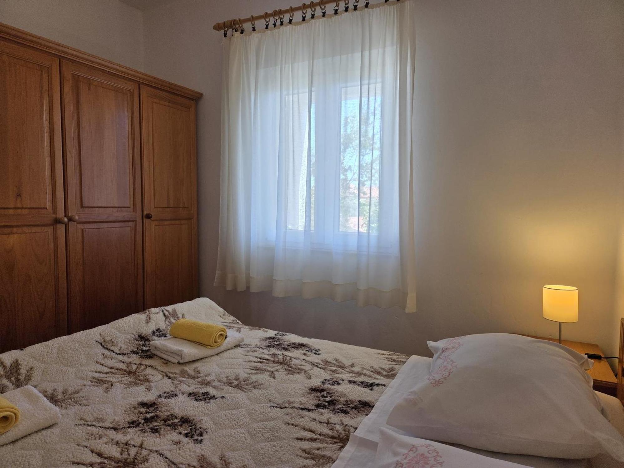Apartments Jelena Supetar - Four Apartments - A Small House With A Private Yard - Two-Room Apartment With A Sea View - Studio Apartment - Two-Room Apartment With Garden View- Free Parking Ngoại thất bức ảnh