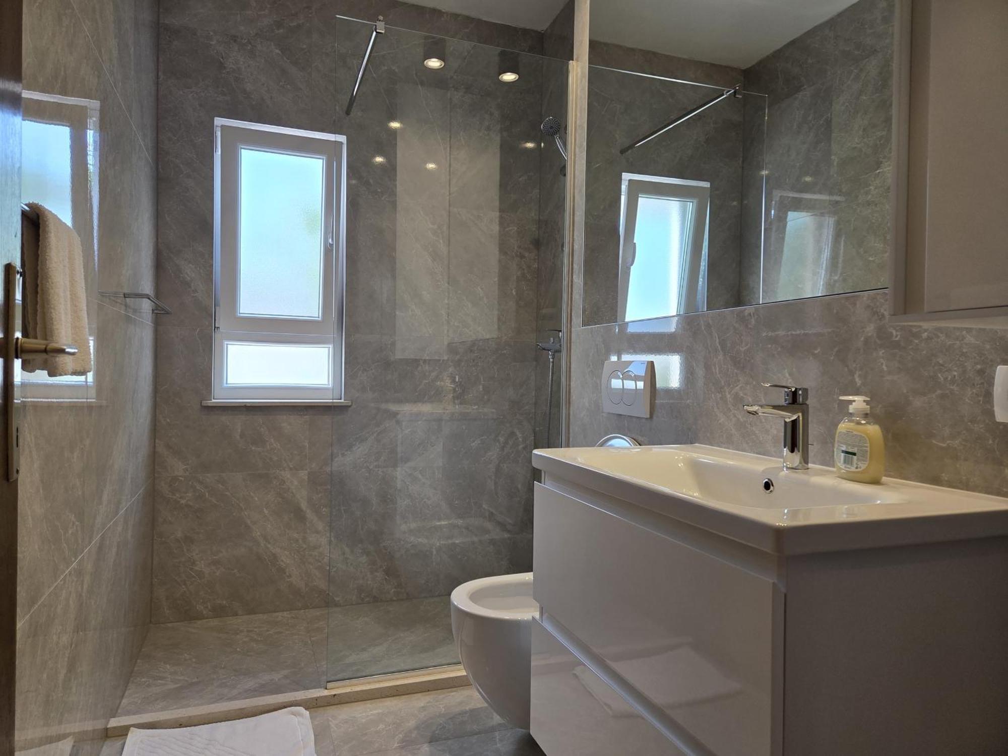 Apartments Jelena Supetar - Four Apartments - A Small House With A Private Yard - Two-Room Apartment With A Sea View - Studio Apartment - Two-Room Apartment With Garden View- Free Parking Ngoại thất bức ảnh